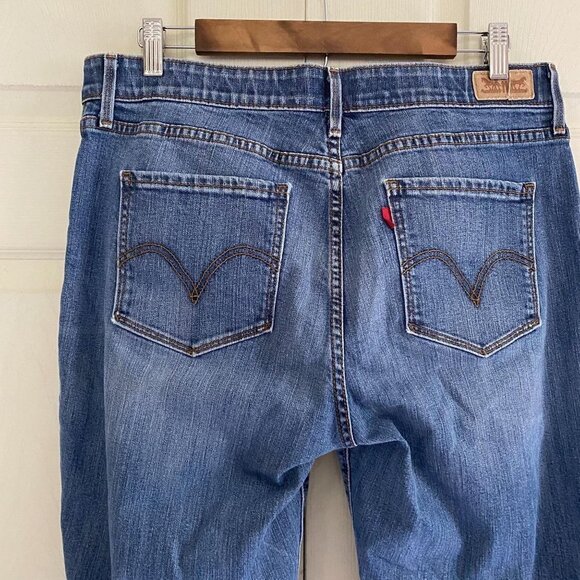 Levi's Women's 525 Straight Leg Medium Wash Mid Rise Elastic Band Jeans Size 32 - Picture 5 of 9